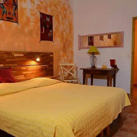 Pensión La Tuilière En Luberon 3*